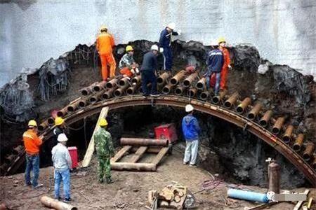 浮山隧道钢花管支护案例